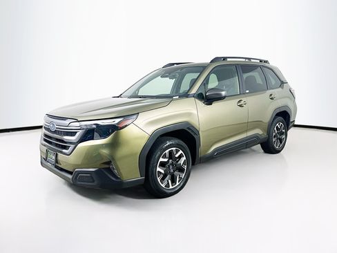 Used 2025 Subaru Forester Premium AWD/4WD image 3