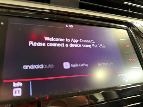 Used 2022 Volkswagen Passat 2.0T SE FWD image 30