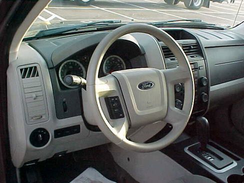 Used 2011 Ford Escape XLS w/ 102A Rapid Spec Order Code image 31