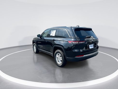 Used 2024 Jeep Grand Cherokee Laredo w/ Luxury Tech Group I AWD/4WD image 7