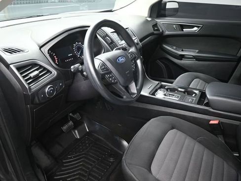 Used 2019 Ford Edge SE image 18