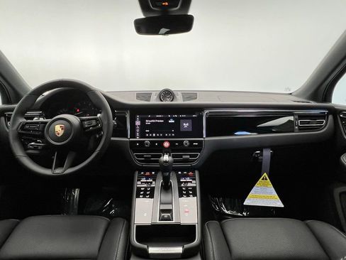 Used 2026 Porsche Macan Turbo image 6