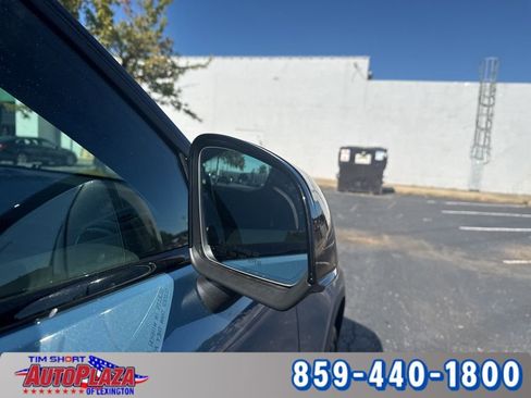 Used 2023 Volvo XC40 Recharge Ultimate image 14