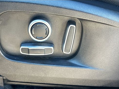 Used 2023 Land Rover Defender 130 X-Dynamic SE image 24