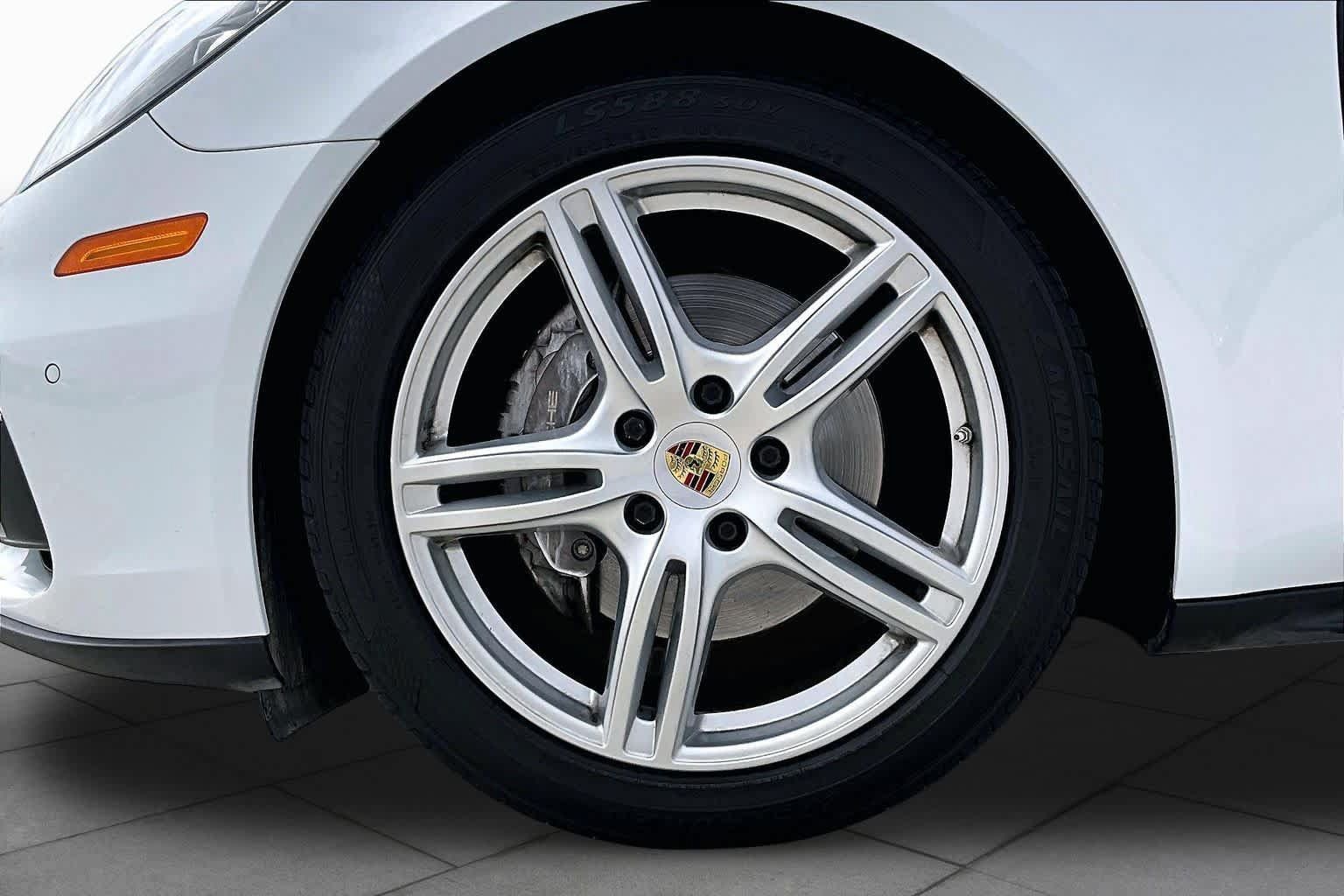 Used 2018 Porsche Panamera 4 w/ Premium Package Plus AWD/4WD image 11