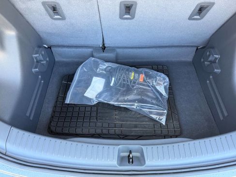 Used 2019 Chevrolet Bolt Premier w/ Infotainment Package FWD image 15