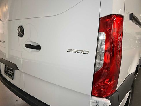 Used 2025 Mercedes-Benz Sprinter 2500 image 15