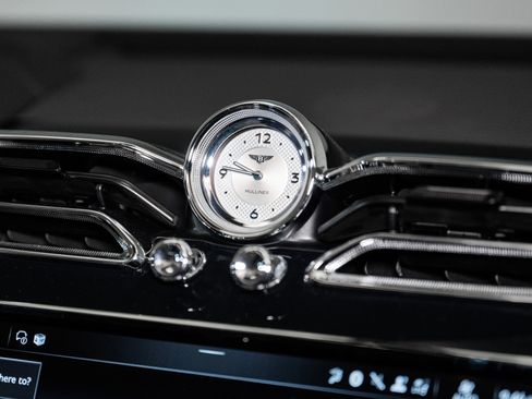 Used 2025 Bentley Bentayga Extended Wheelbase image 47