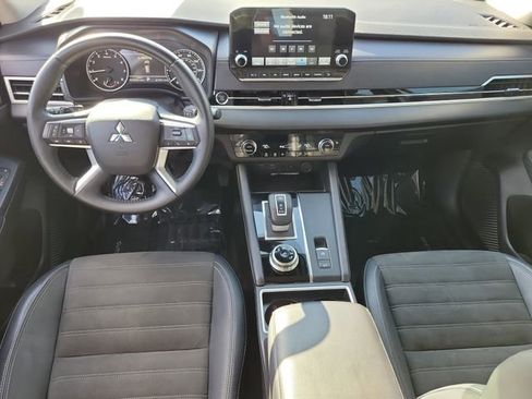 Used 2024 Mitsubishi Outlander SE image 18