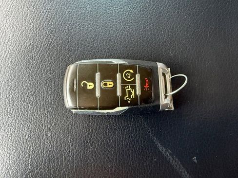 Used 2020 RAM 1500 Laramie image 33