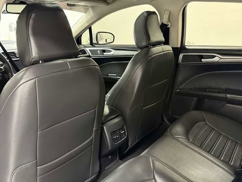 Used 2020 Ford Fusion SE FWD image 25