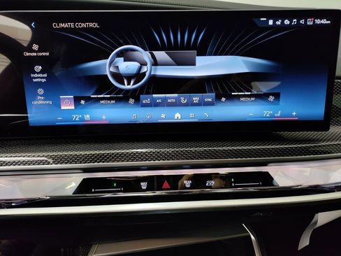 Used 2025 BMW i7 xDrive60 w/ Premium Package image 18