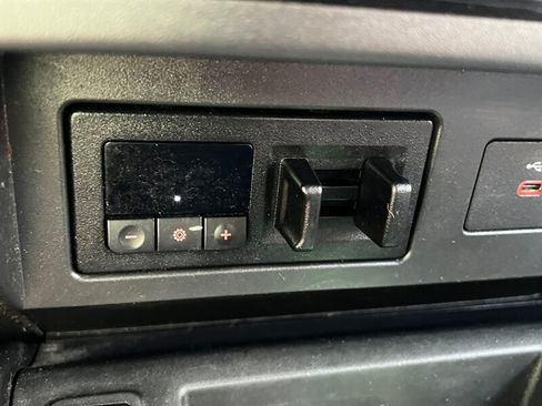 Used 2023 Nissan Titan SV w/ SV Convenience Package AWD/4WD image 31