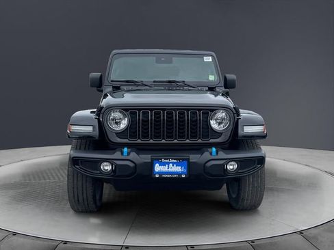 Used 2024 Jeep Wrangler Unlimited w/ Convenience Group AWD/4WD image 8