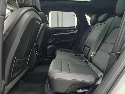 Certified 2025 Porsche Cayenne AWD/4WD image 14