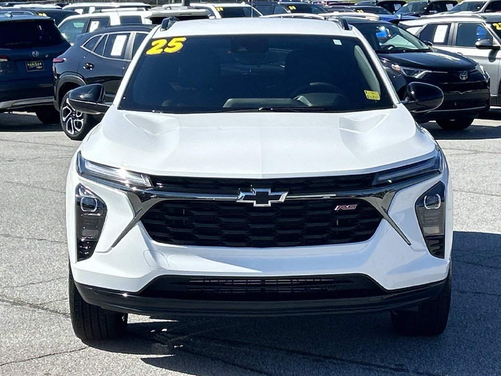 Used 2025 Chevrolet Trax RS w/ Driver Confidence Package FWD image 9