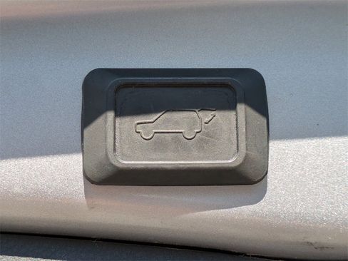 Used 2021 Toyota RAV4 XLE w/ Convenience Package image 14