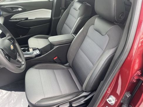 Used 2025 Chevrolet Trax LT FWD image 17