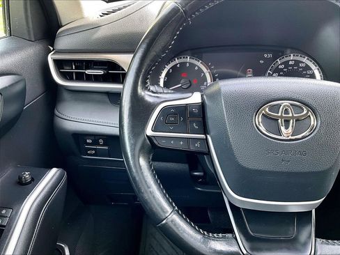 Used 2023 Toyota Highlander XLE AWD/4WD image 23