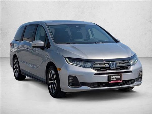 Used 2025 Honda Odyssey EX-L image 3