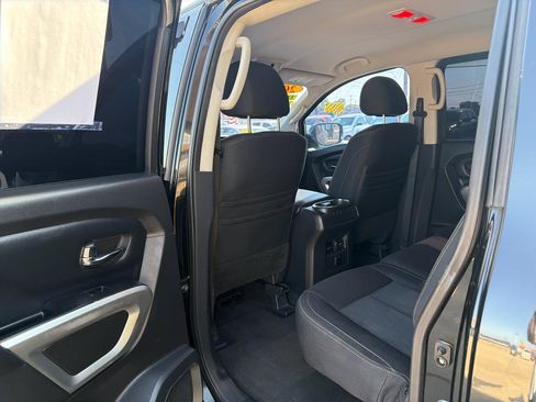 Used 2017 Nissan Titan SV AWD/4WD image 33