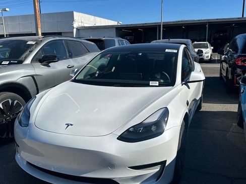 Used 2023 Tesla Model 3 Standard Range RWD image 1