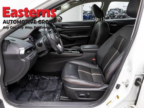 Used 2023 Nissan Altima 2.5 SR FWD image 14