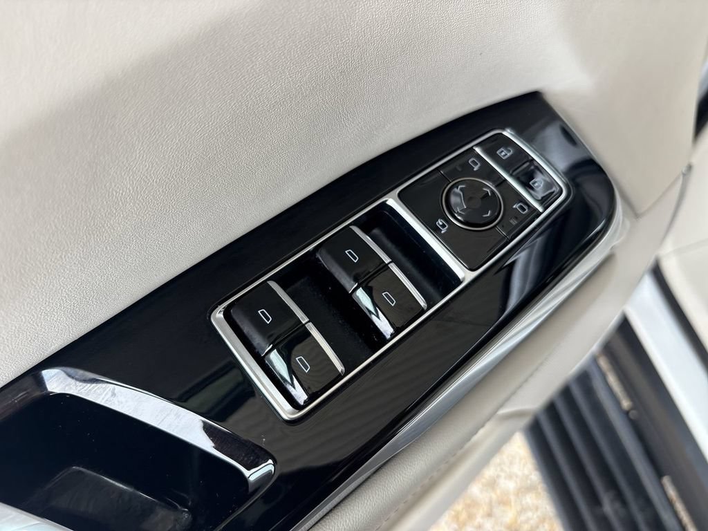 Certified 2025 Cadillac Escalade ESV Sport Platinum w/ LPO, Floor Liner Package AWD/4WD image 24
