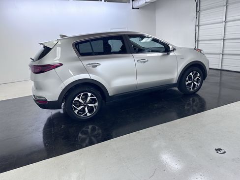 Used 2021 Kia Sportage LX AWD/4WD image 16