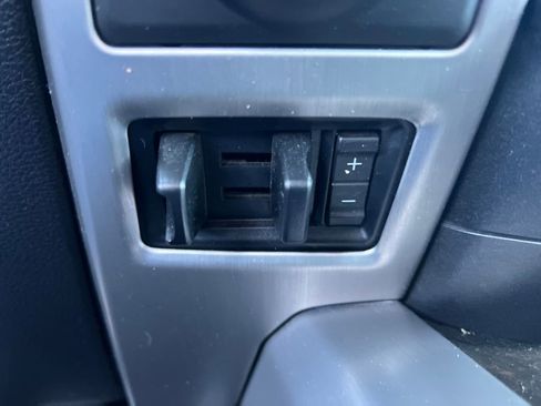 Used 2017 Ford F150 Platinum w/ Equipment Group 701A Luxury image 34