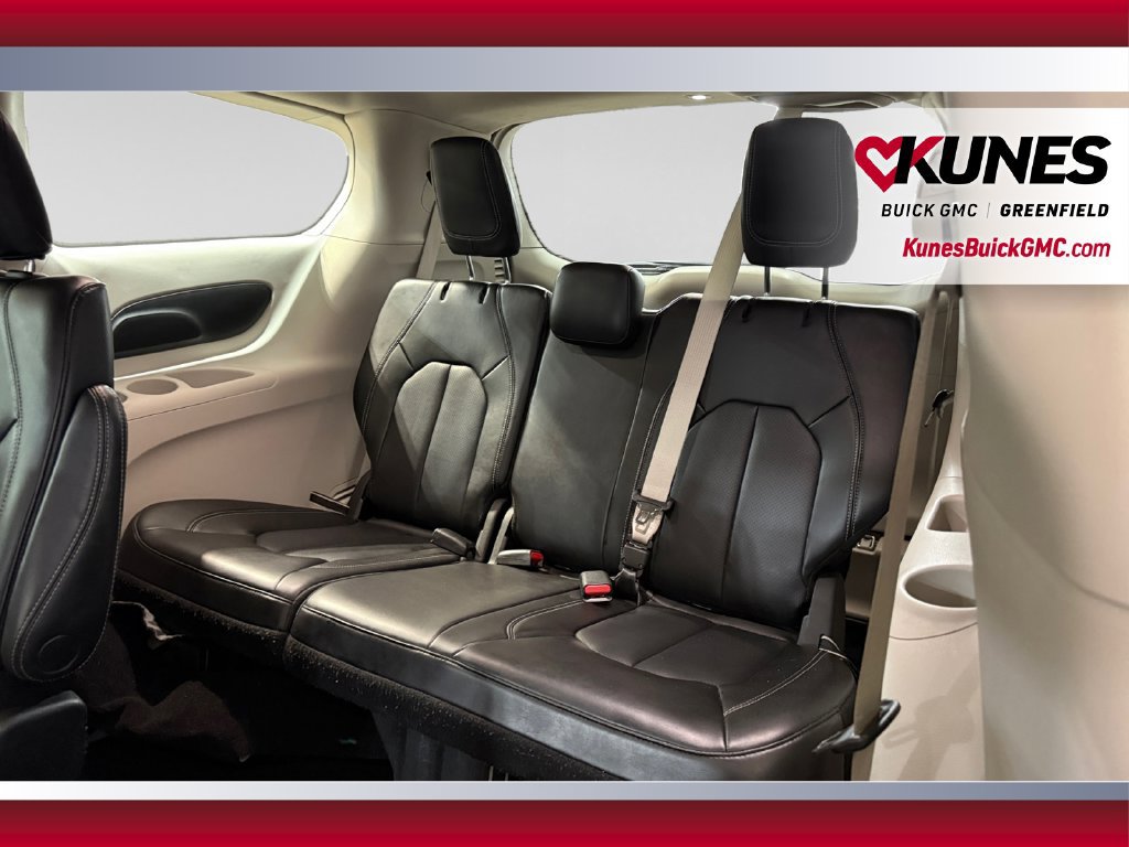 Used 2023 Chrysler Pacifica Touring-L FWD image 35