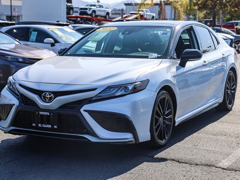Used 2022 Toyota Camry XSE FWD image 16