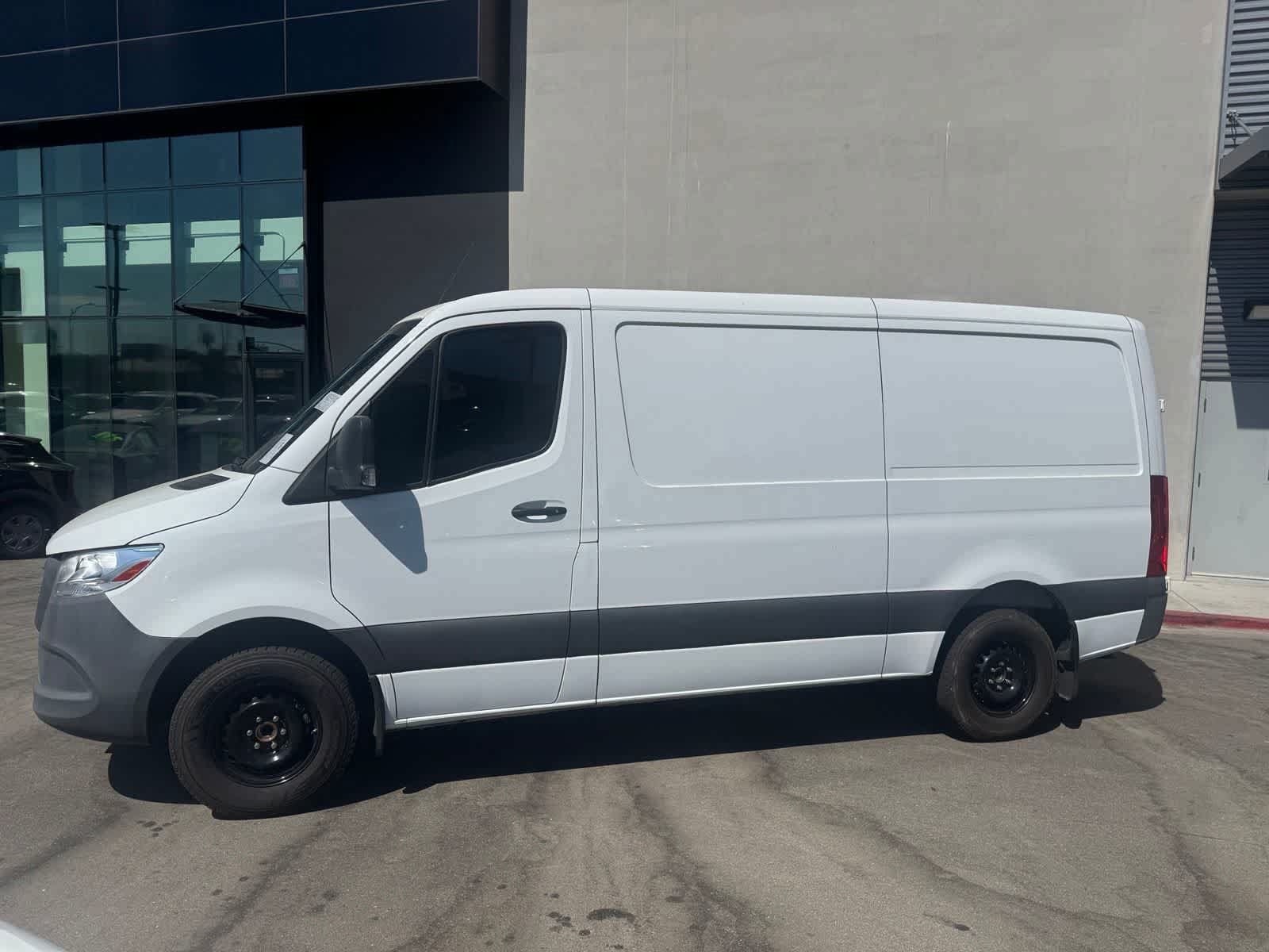 Used 2024 Mercedes-Benz Sprinter 2500 image 2