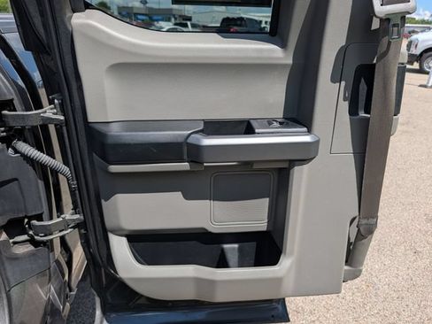Used 2018 Ford F150 XLT w/ Equipment Group 302A Luxury AWD/4WD image 34