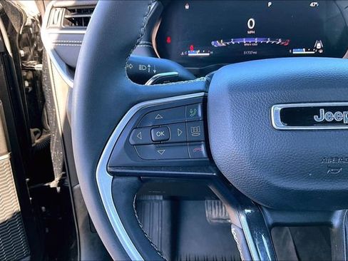 Used 2023 Jeep Grand Cherokee Altitude image 11