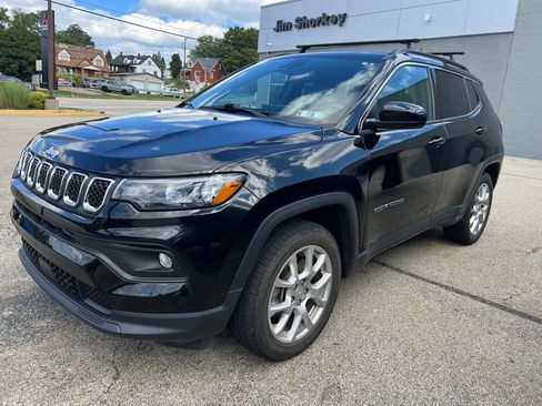Used 2023 Jeep Compass Latitude w/ Sun and Sound Group AWD/4WD image 4