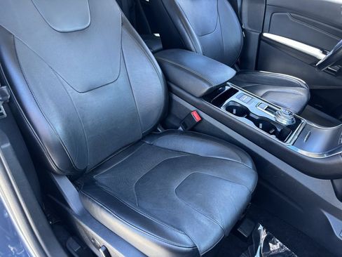 Used 2019 Ford Edge Titanium w/ Equipment Group 301A FWD image 8