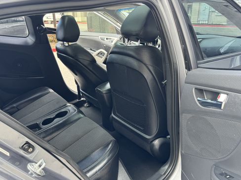 Used 2012 Hyundai Veloster w/ Style Pkg image 24