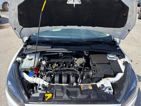 Used 2015 Ford Focus SE FWD image 36
