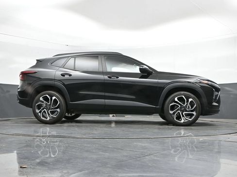 Used 2025 Chevrolet Trax RS w/ Sunroof Package FWD image 41