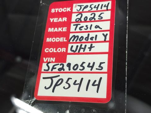Used 2025 Tesla Model Y Long Range AWD/4WD image 35