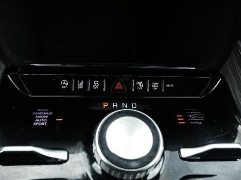 Used 2022 Jeep Wagoneer Series III AWD/4WD image 19