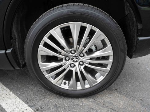 Used 2023 Toyota Venza XLE w/ Activity Package (TMS) image 30