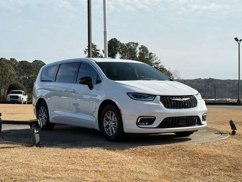 New 2026 Chrysler Pacifica Select FWD image 1