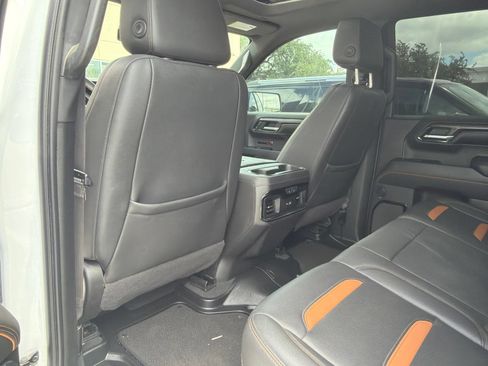 Used 2022 GMC Sierra 1500 AT4 w/ AT4 Premium Package AWD/4WD image 12