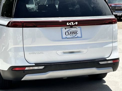 Used 2023 Kia Carnival LX FWD image 6