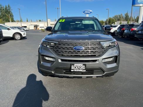 Used 2022 Ford Explorer XLT w/ Equipment Group 202A image 2