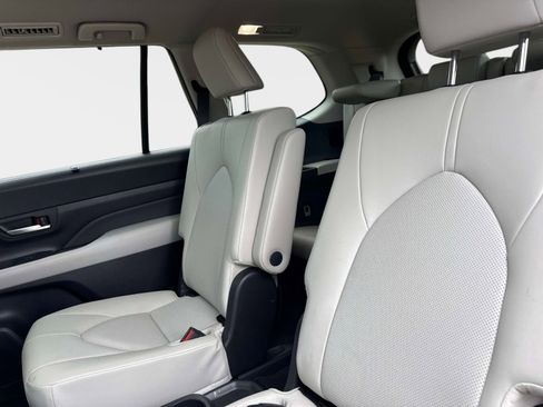 Used 2024 Toyota Grand Highlander FWD image 12