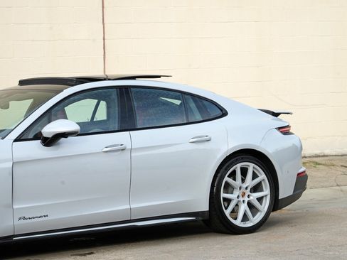Used 2025 Porsche Panamera image 61