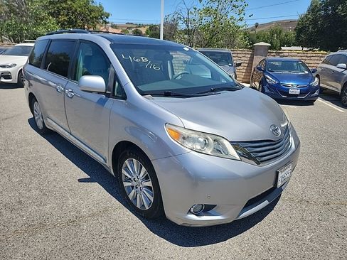 Used 2012 Toyota Sienna Limited w/ Premium Pkg FWD image 7